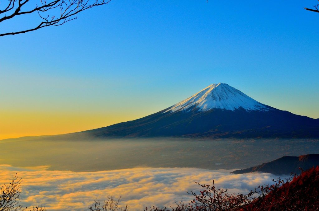 Le mont Fuji avec son sommet enneigé