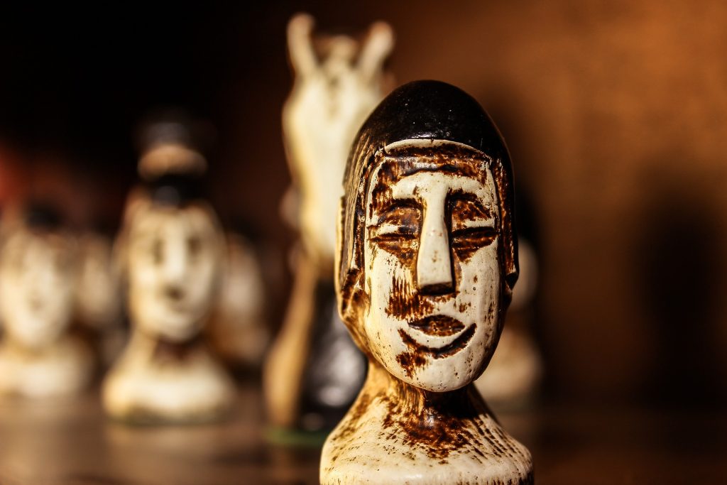 Statuettes représentant des visages
